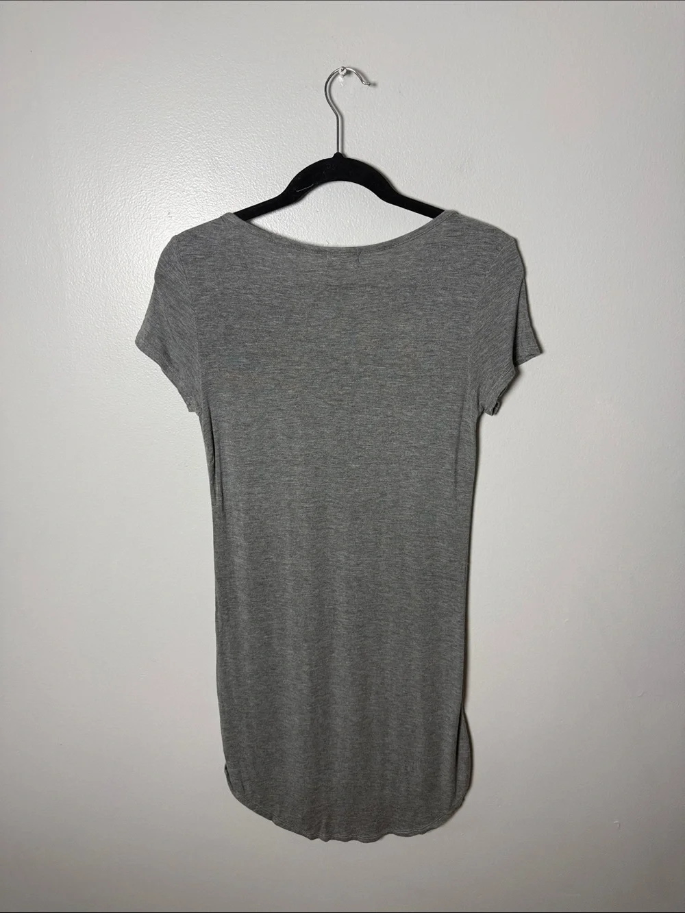 Glitz Short Sleeve Crisscross V-Neck Tunic Top - Gray Size Medium
